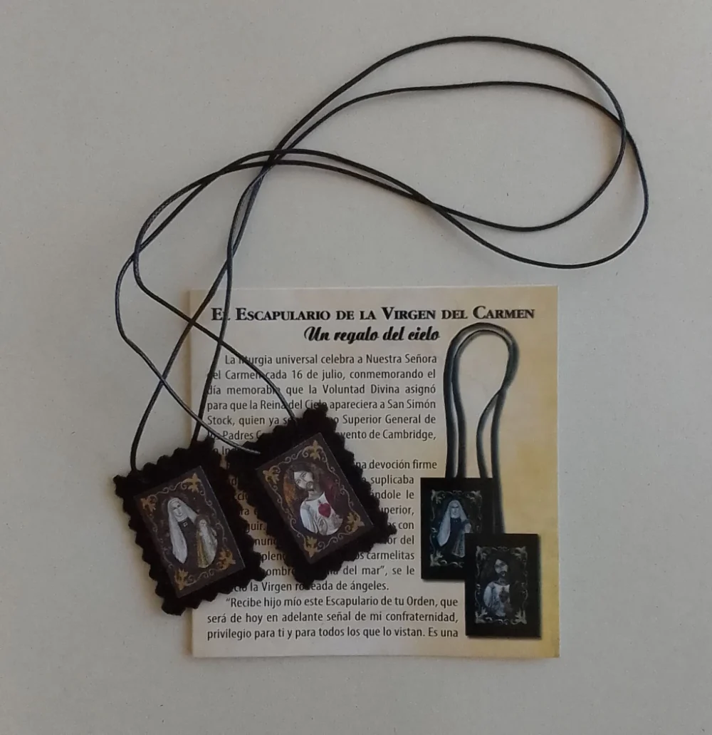 Escapulario de tela con folleto